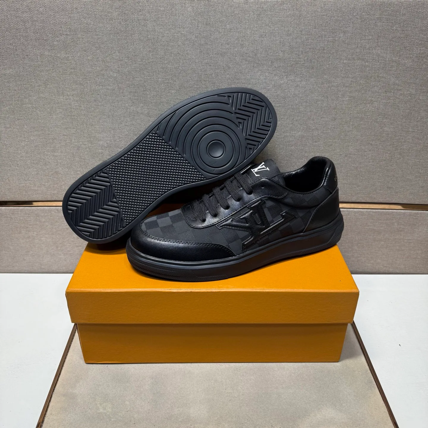 ⬛️Ex-factory price p400 [LV~] Men's casual shoes, 2025z cabinet sales simultaneously 🔶Code number: 38-44#️⃣ 🔷3 colors🔜The upper is made of multi-material splicing ➕Genuine leather lining, comfortable and breathable, sole: original comfortable and wear-resistant outsole, ⚠️real thing📱photographed🎬real thing is better📢📢📢